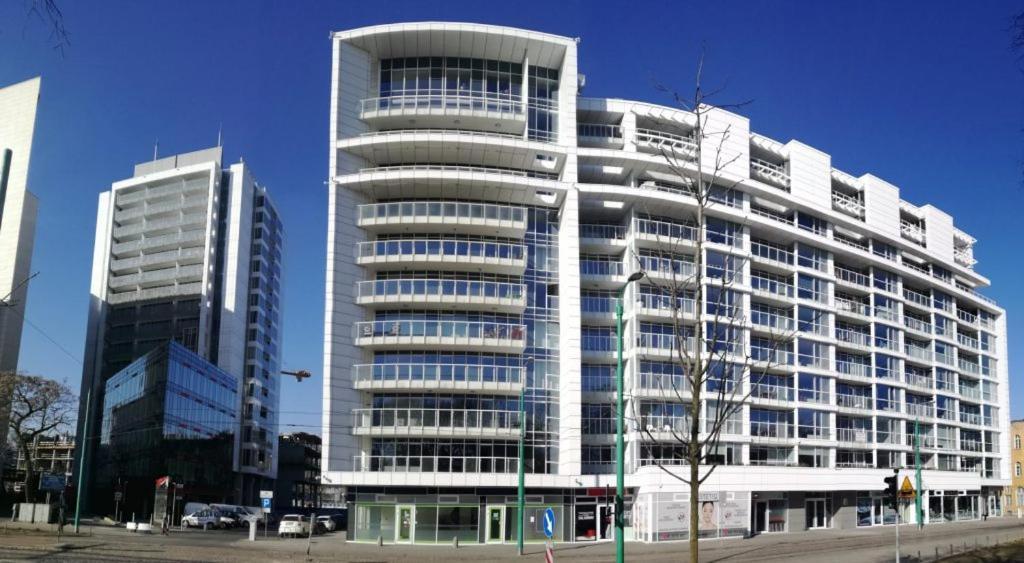 Apartamenty Towarowa Poznan Bagian luar foto