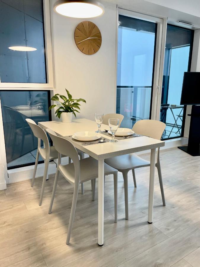 Apartamenty Towarowa Poznan Bagian luar foto