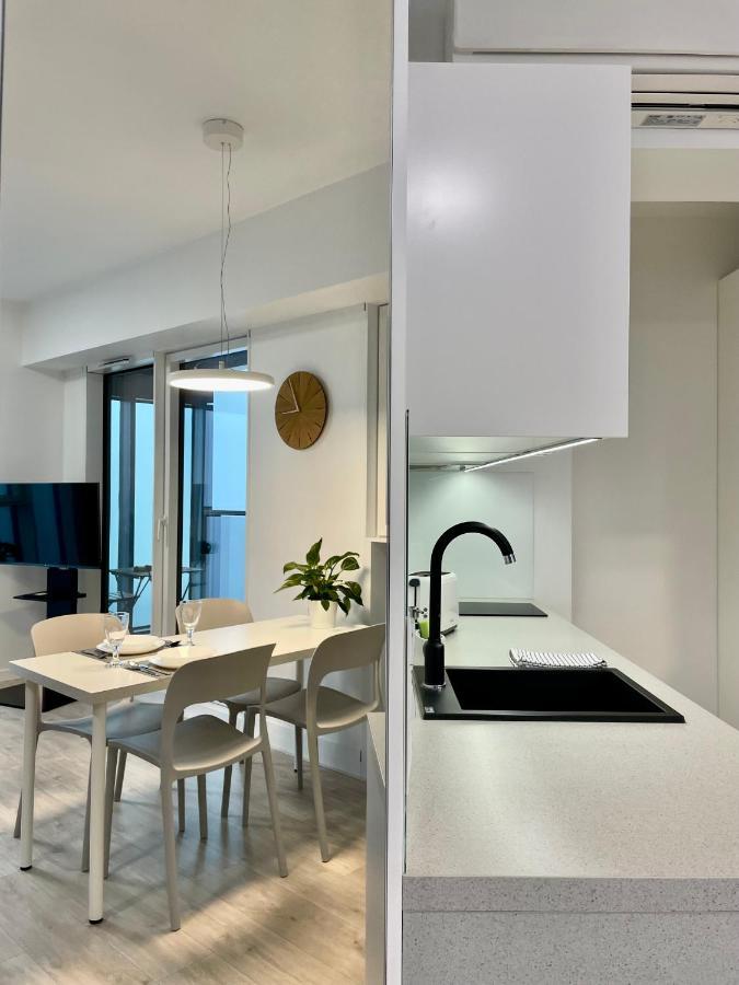 Apartamenty Towarowa Poznan Bagian luar foto