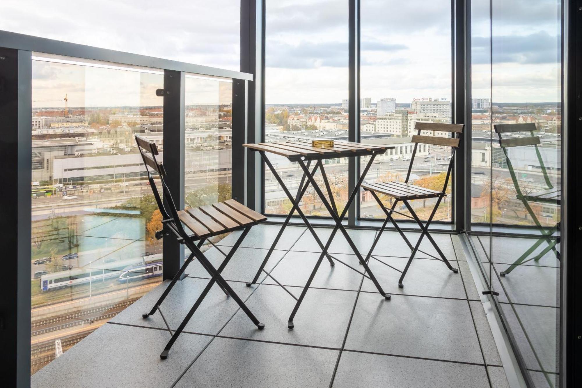 Apartamenty Towarowa Poznan Bagian luar foto