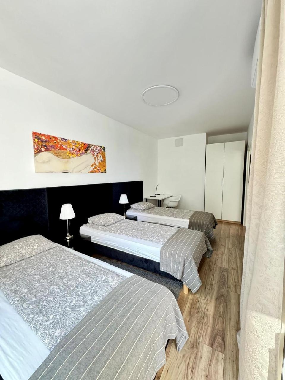 Apartamenty Towarowa Poznan Bagian luar foto