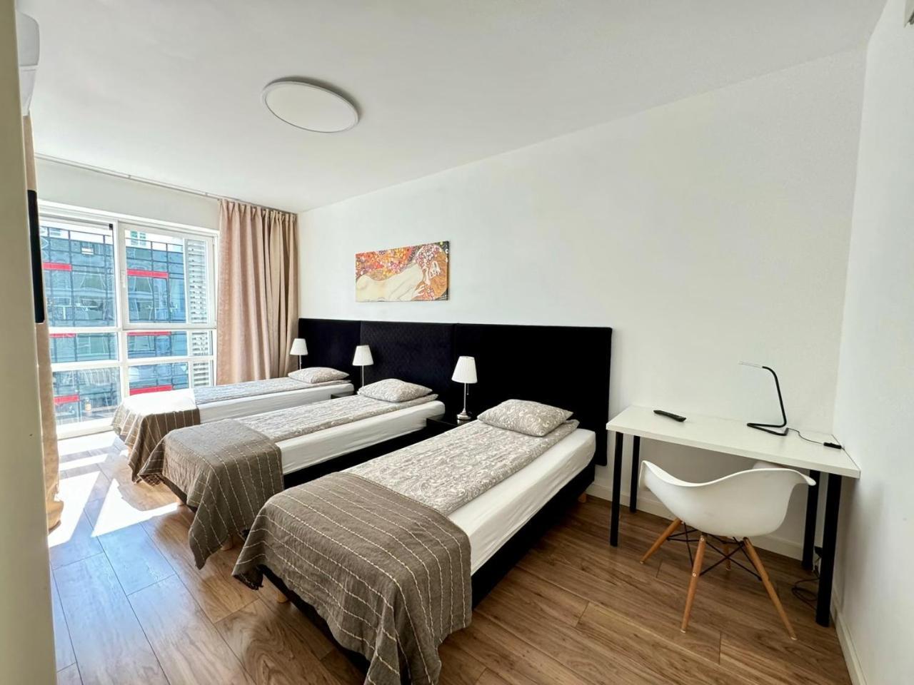 Apartamenty Towarowa Poznan Bagian luar foto