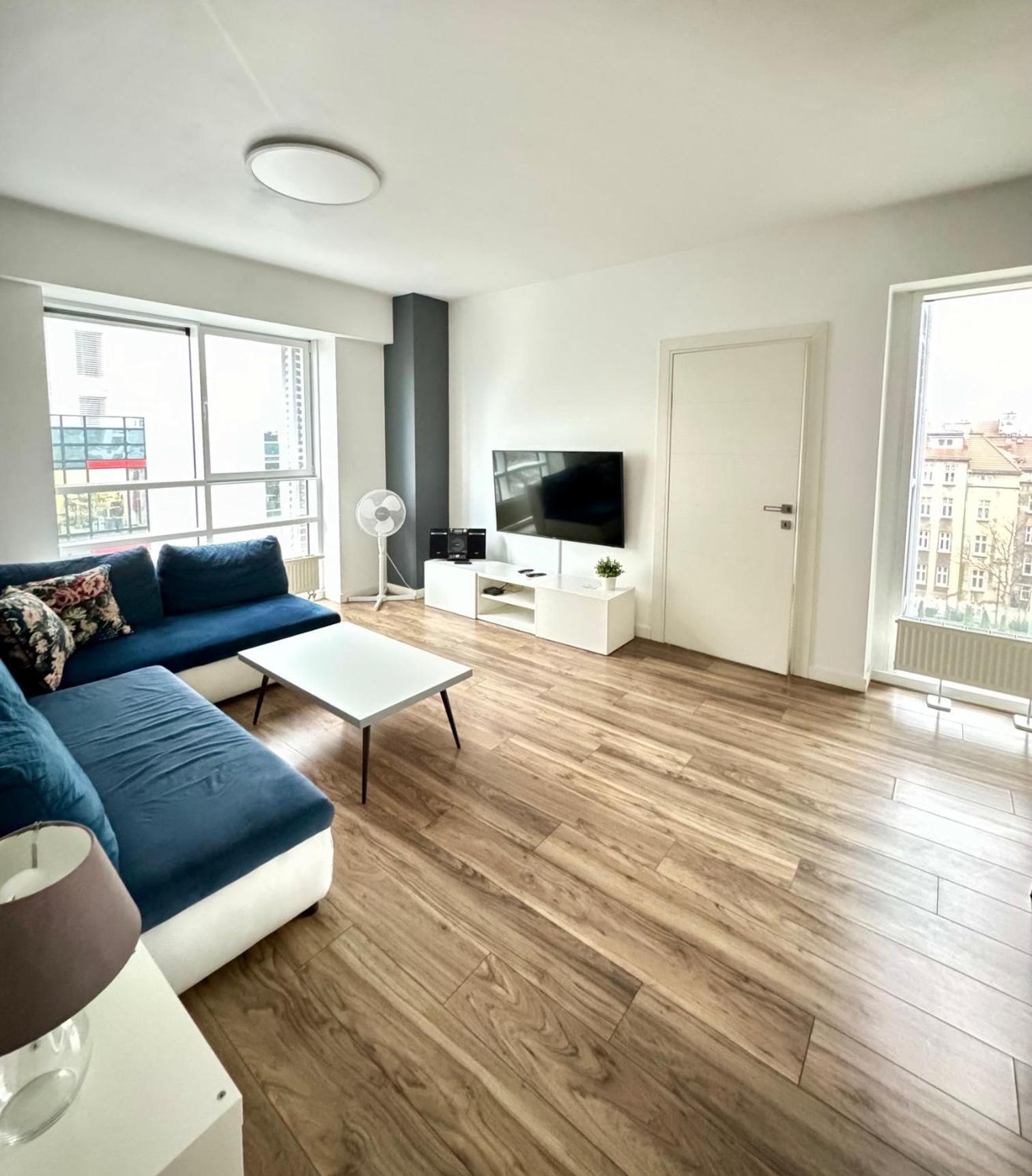 Apartamenty Towarowa Poznan Bagian luar foto